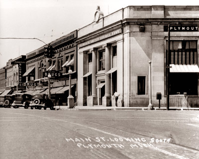 Plymouth's Main St. Bank C. 1940